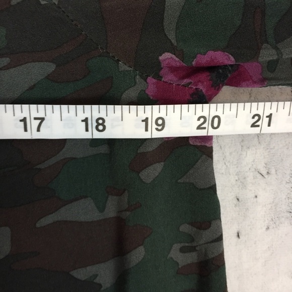 Beach Lunch Lounge Camo Floral Button Up Top Large Elastic Wrist Viscose Shirt - Picture 11 of 14